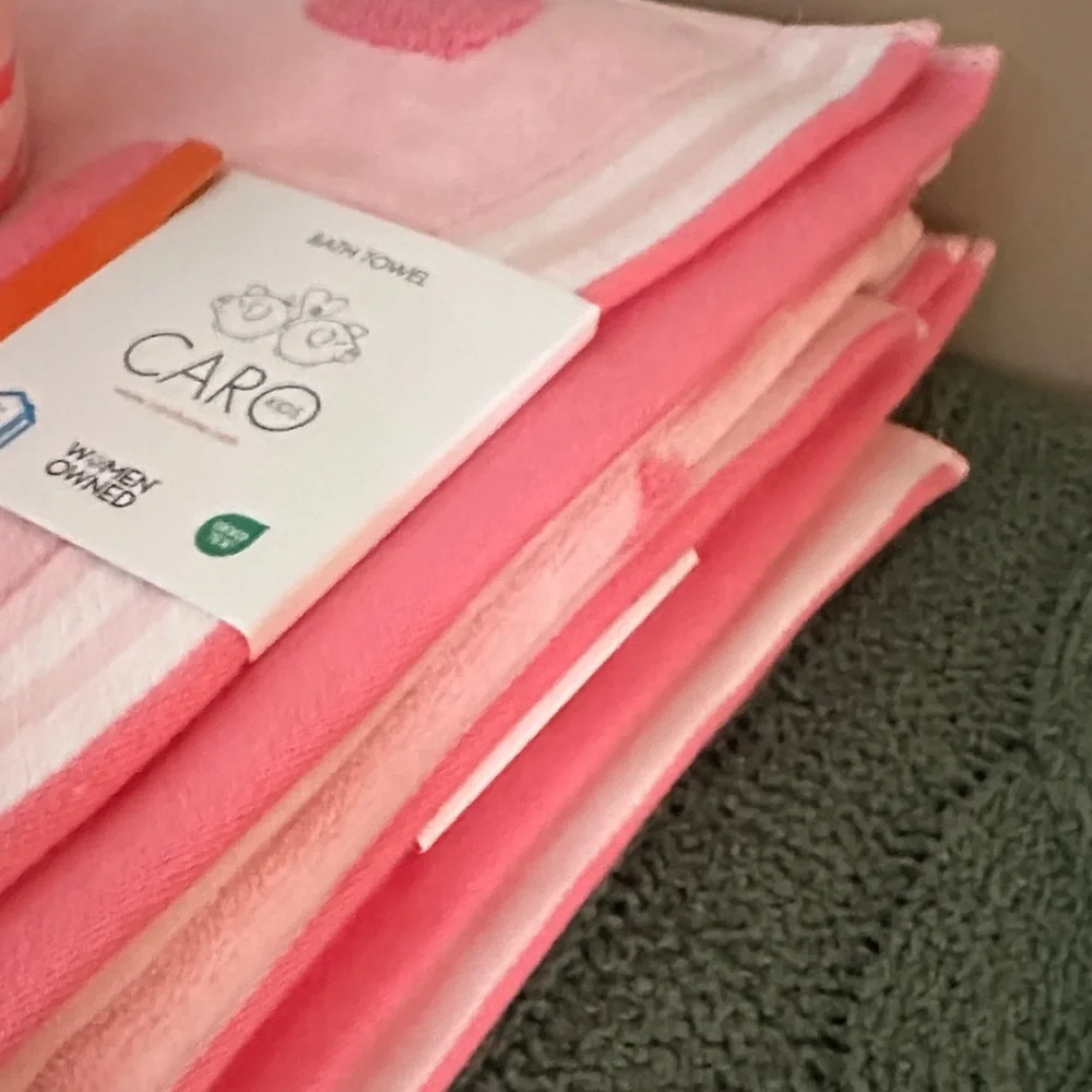 Caro Kids 2 Bath Towels & 5 Washcloths Vibrant Pink Hearts 💕 NEW!